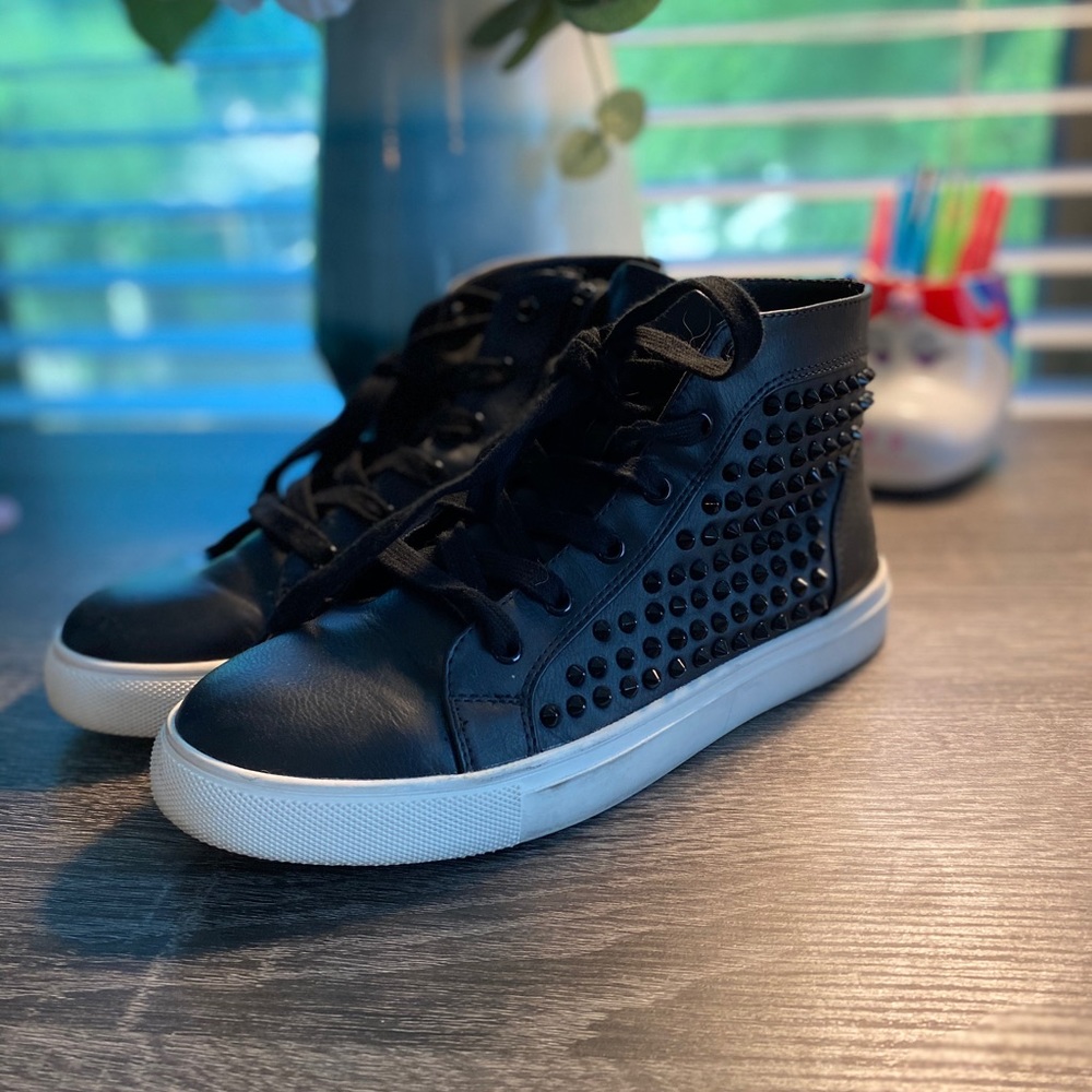 Steve Madden Black Spiked Sneakers Size 8